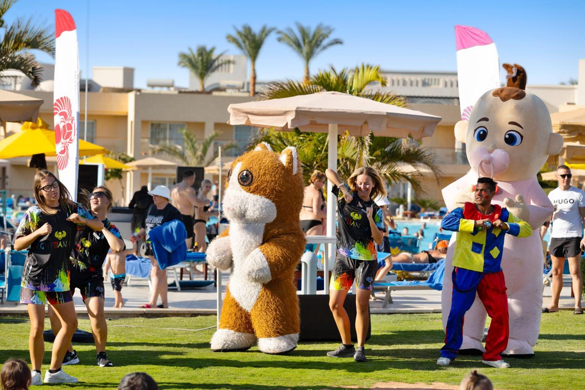 منتجع رويال الباتروس مودرنا - للعائلات والأزواج فقط شرم الشيخ المظهر الخارجي الصورة Characters at Legoland Egypt