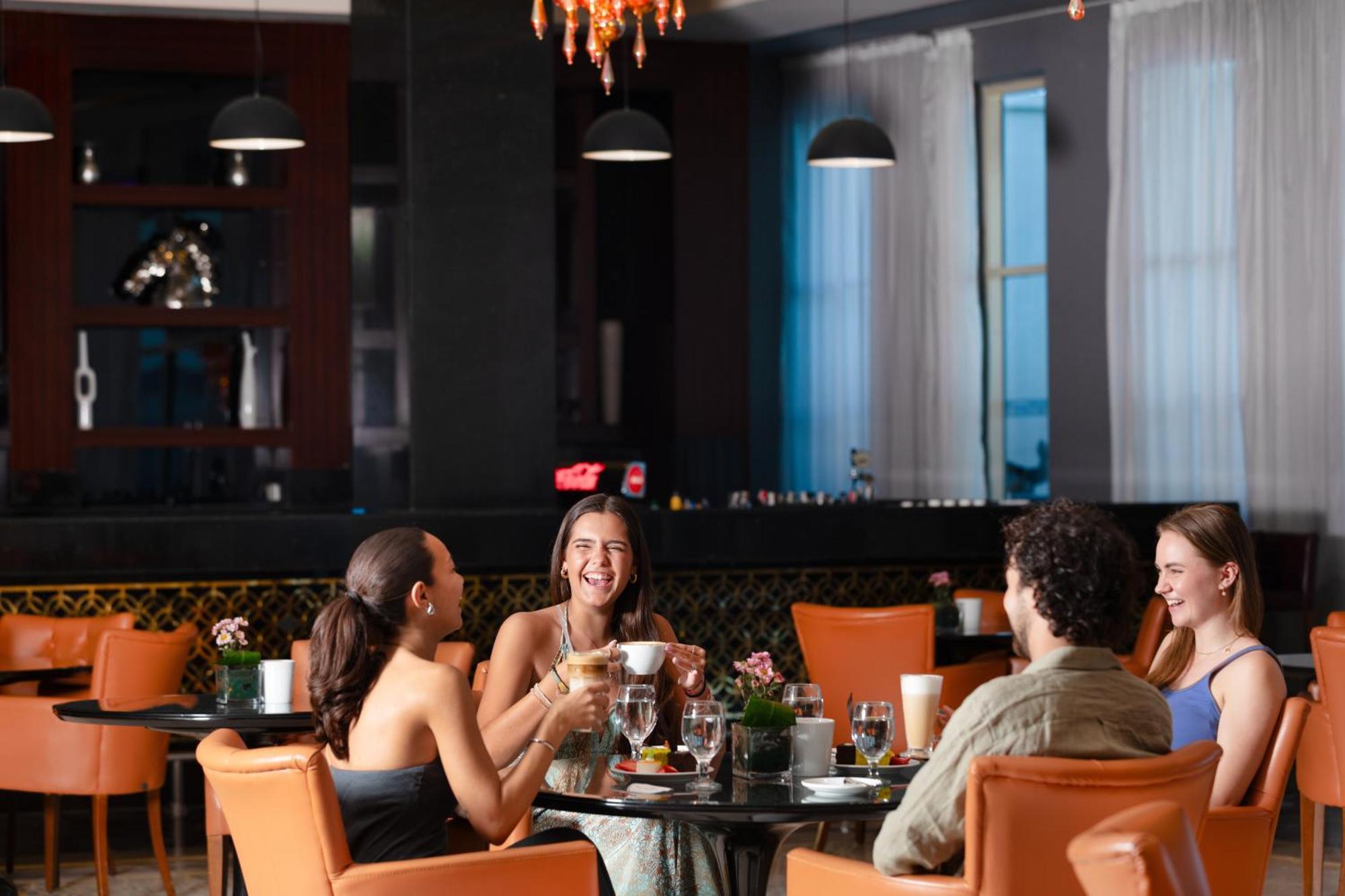 منتجع رويال الباتروس مودرنا - للعائلات والأزواج فقط شرم الشيخ المظهر الخارجي الصورة The bar at the hotel