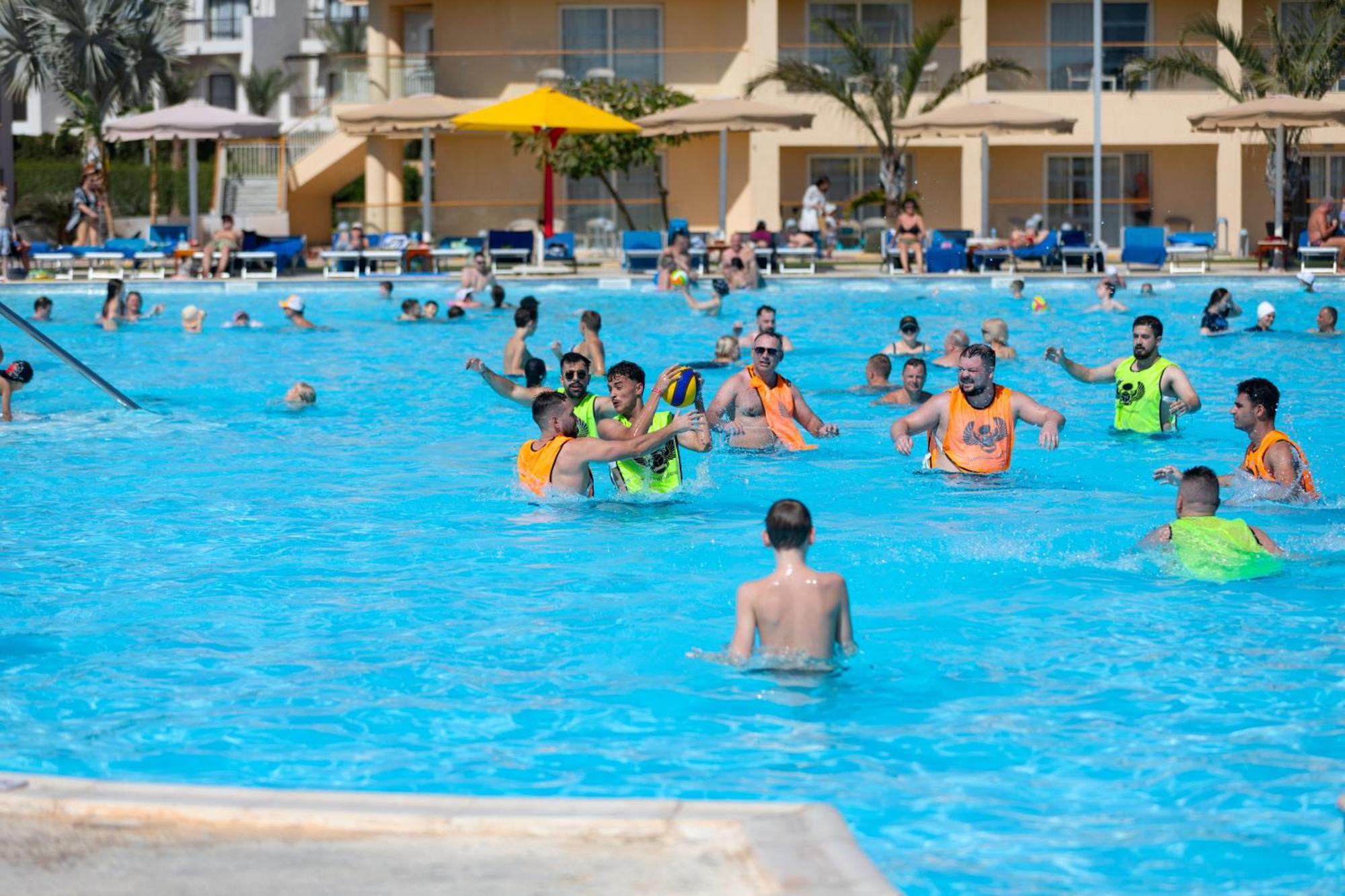 منتجع رويال الباتروس مودرنا - للعائلات والأزواج فقط شرم الشيخ المظهر الخارجي الصورة The swimming pool at the hotel
