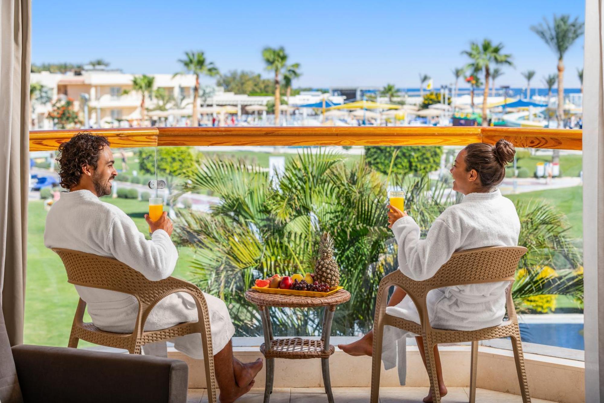 منتجع رويال الباتروس مودرنا - للعائلات والأزواج فقط شرم الشيخ المظهر الخارجي الصورة The resort's beach