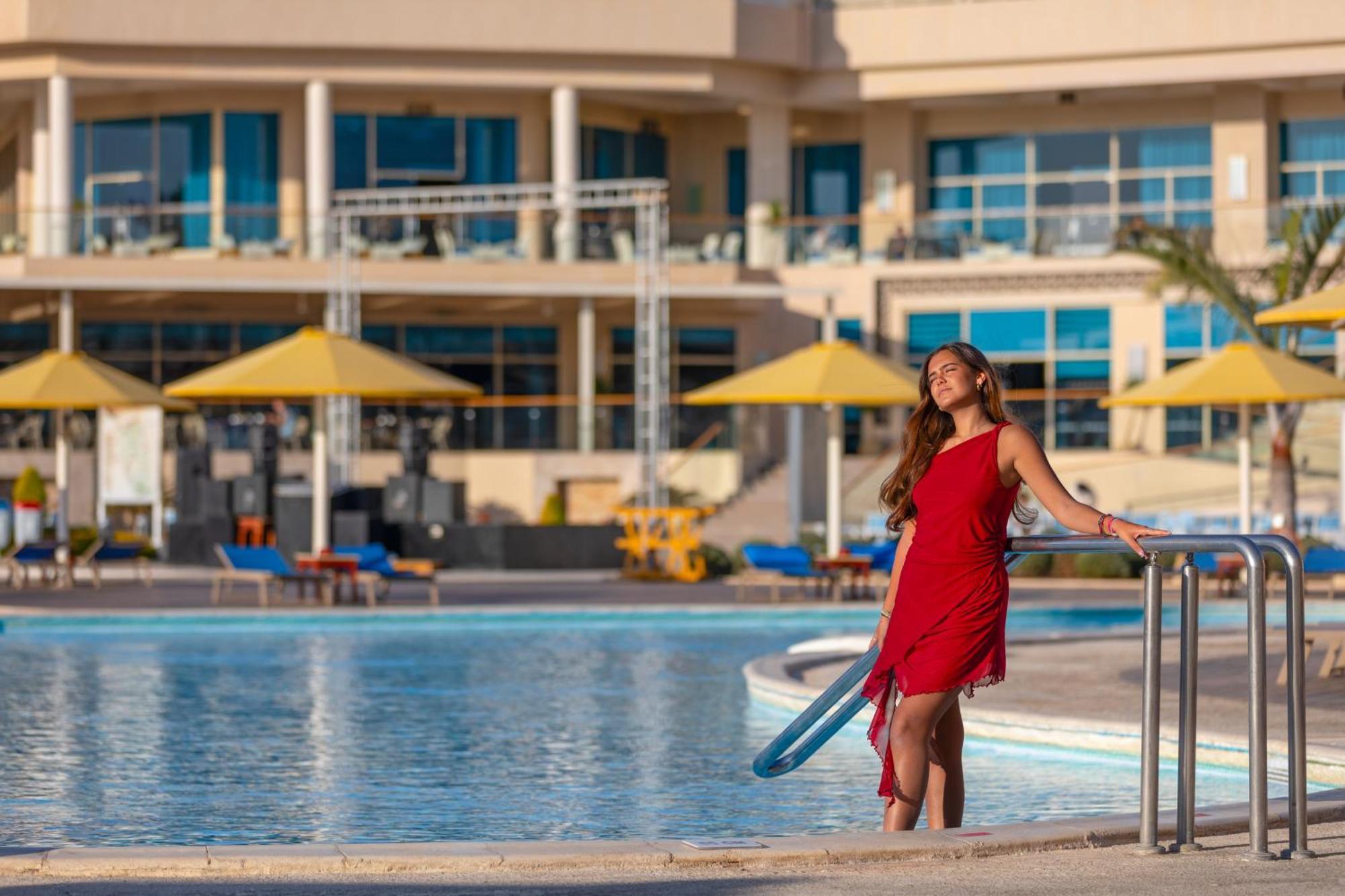 منتجع رويال الباتروس مودرنا - للعائلات والأزواج فقط شرم الشيخ المظهر الخارجي الصورة The swimming pool at the hotel